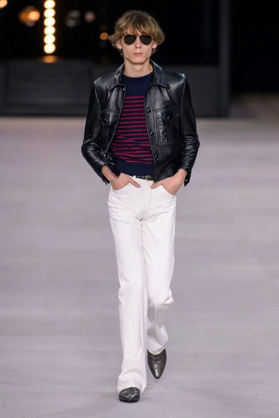 Look 32